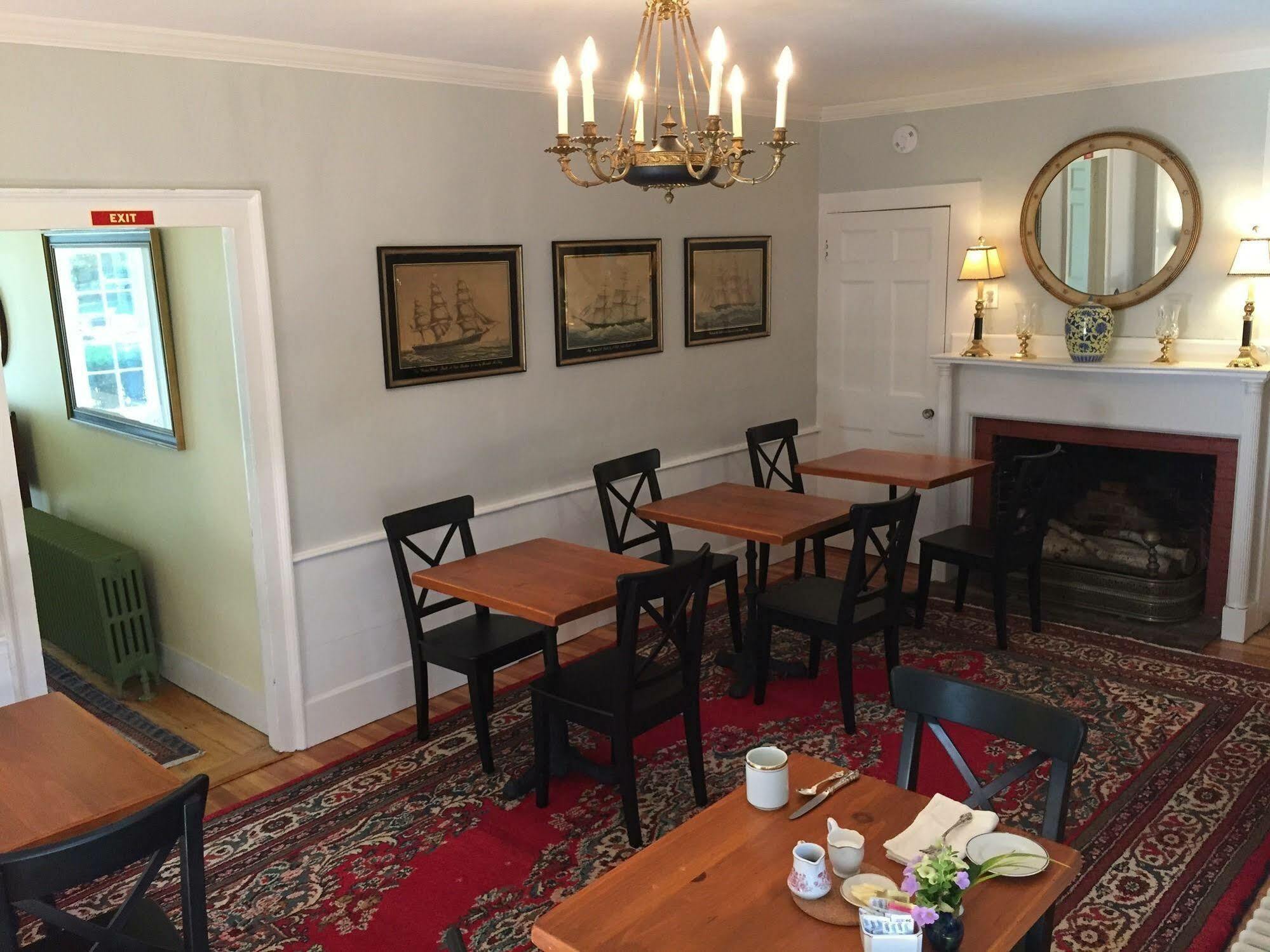 Village Inn Yarmouth Port エクステリア 写真